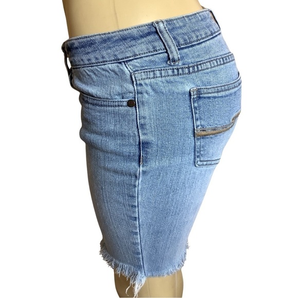 Tilt Y2K Jean Shorts with Fringe Bottoms Size 7 (Preowned) - Picture 4 of 6